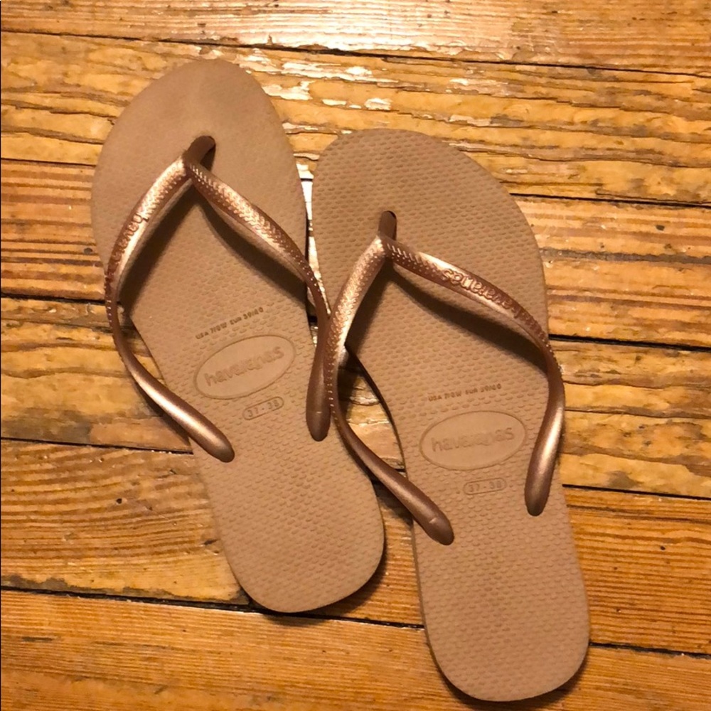 Havaianas bronze flip flops